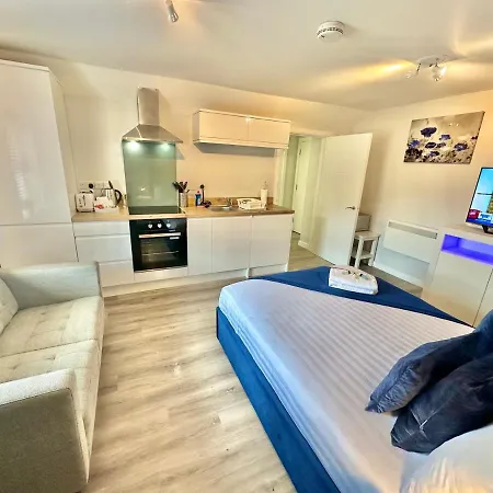 Cozy Downtown Retreat - Central Apartment With Short Walk To Beach Bournemouth Exterior photo